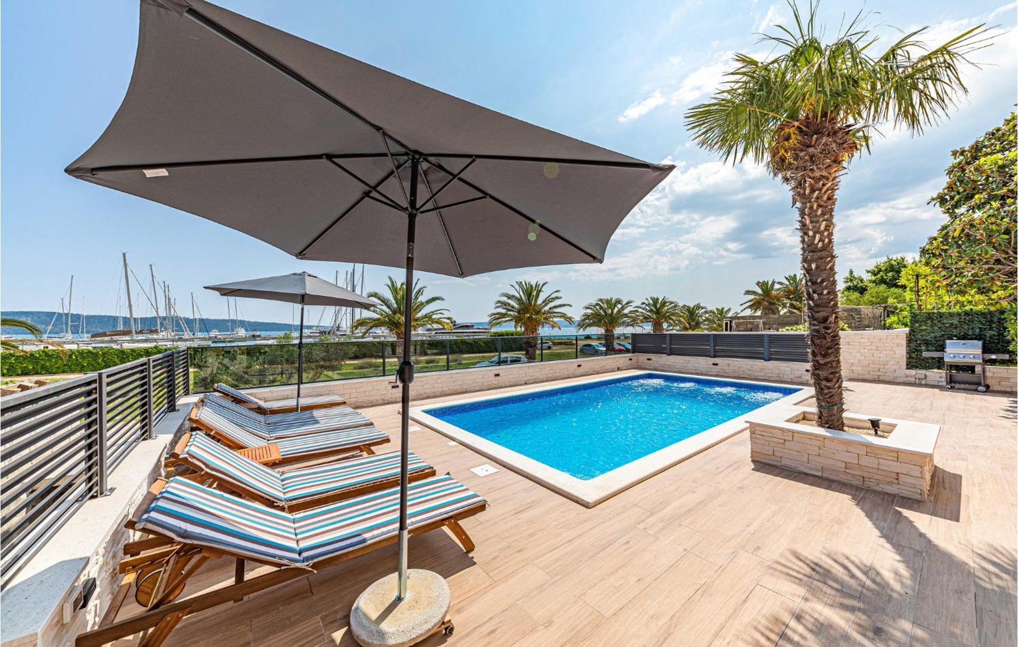 Gorgeous Home In Kastel Gomilica With Wifi Kastela Exterior photo