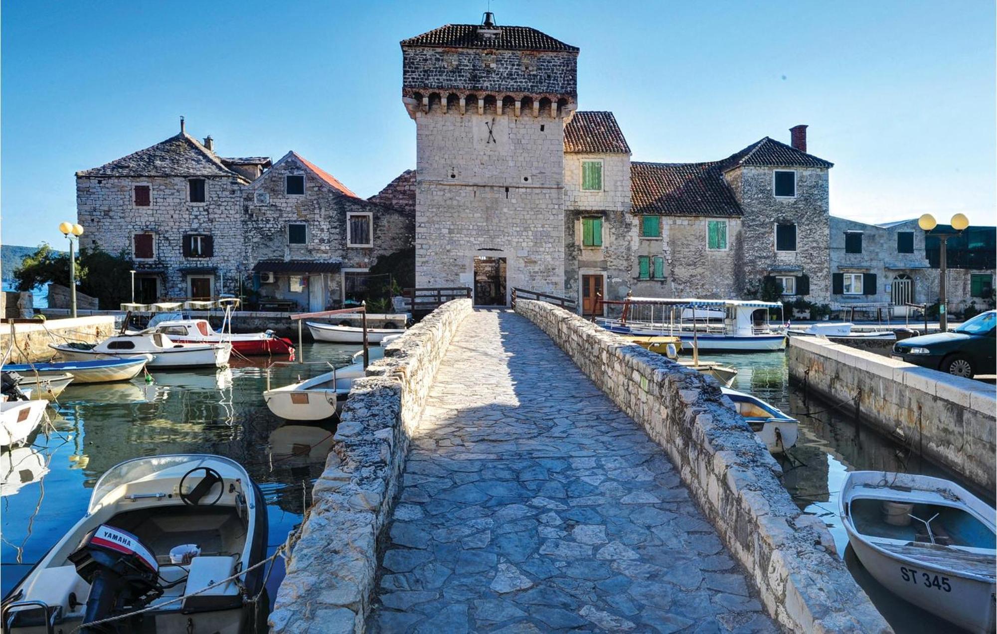 Gorgeous Home In Kastel Gomilica With Wifi Kastela Exterior photo